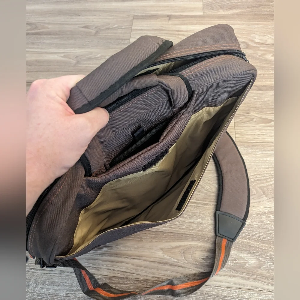 Targus laptop messenger bag